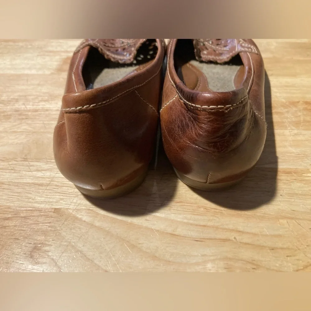 Thom Mcan slip on loafers in size 8W in good condition. See pics for details